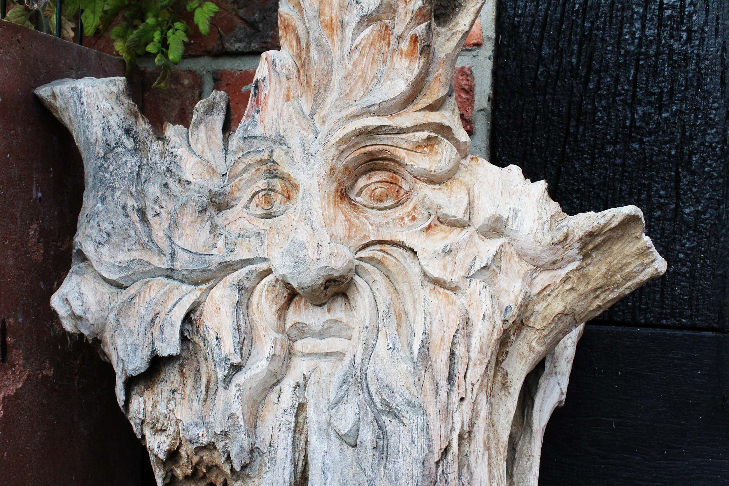 Holzfigur im schamanischen Garten von Monika Meyer Holzfigur im schamanischen Garten von Monika Meyer