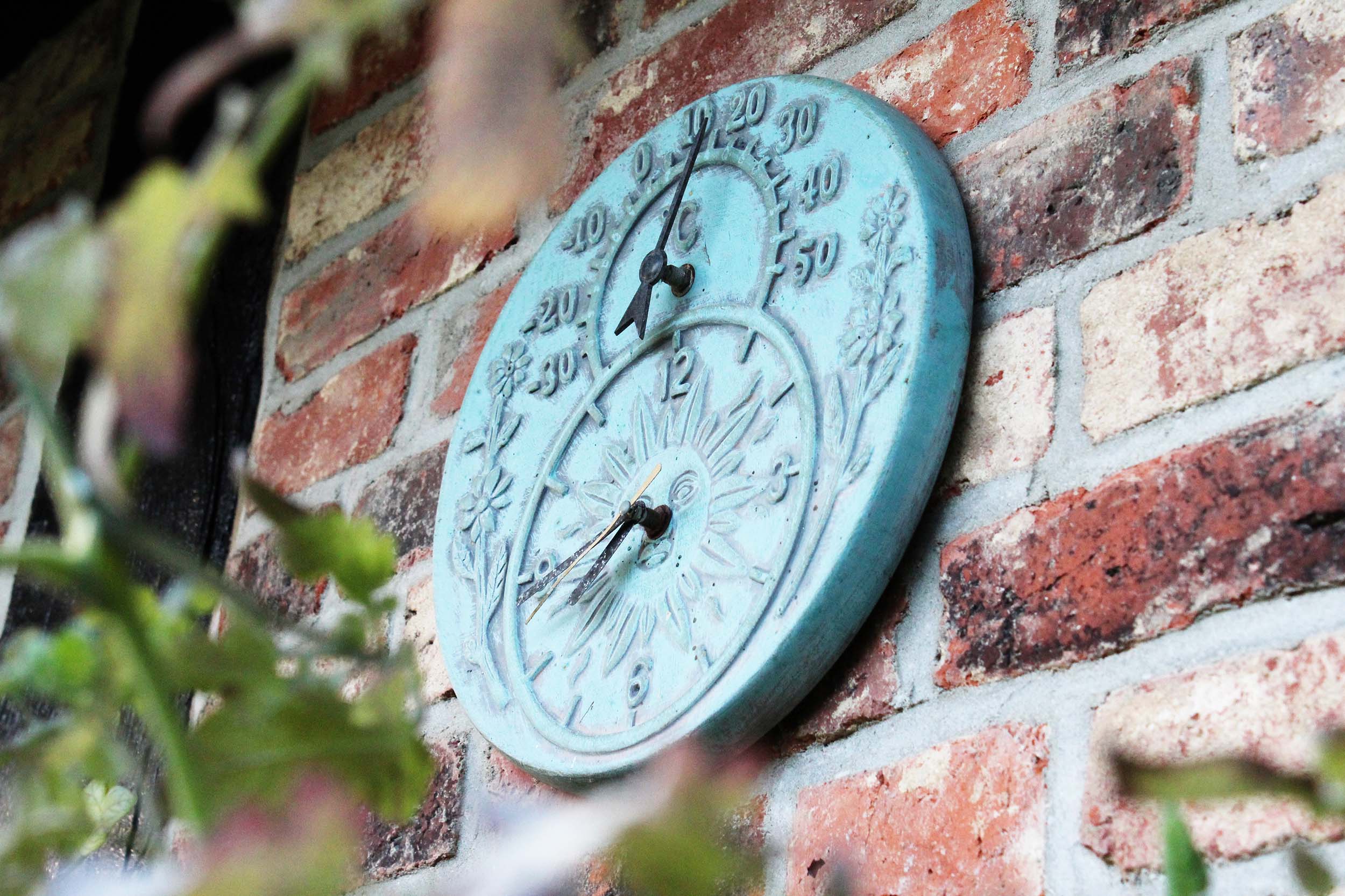 Uhr im schamanscihen Garten von Monika Meyer Uhr im schamanscihen Garten von Monika Meyer
